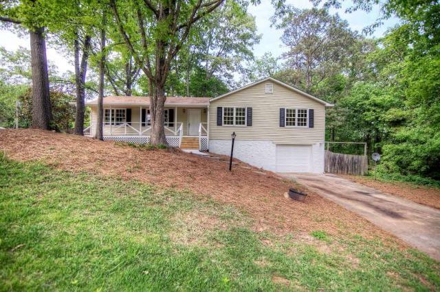 2804 Meadow View Dr., Acworth, GA 30102