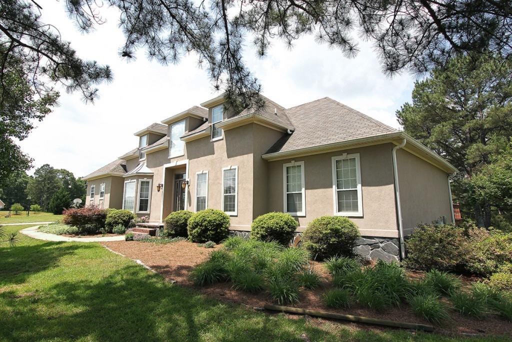 1004 Country Ln., Loganville, GA 30052