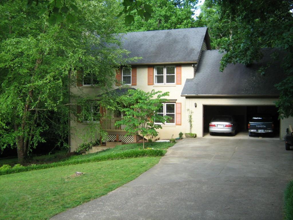 205 Nacoochee Dr., Woodstock, GA 30188