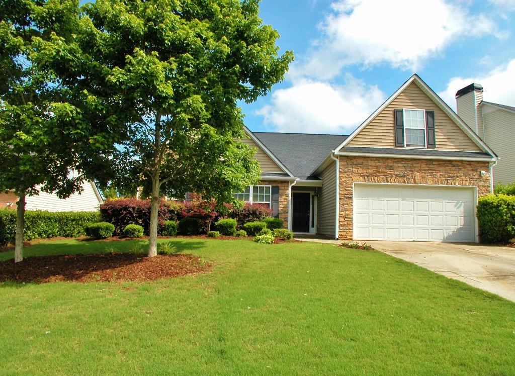 122 Garden Manor Ct., Loganville, GA 30052