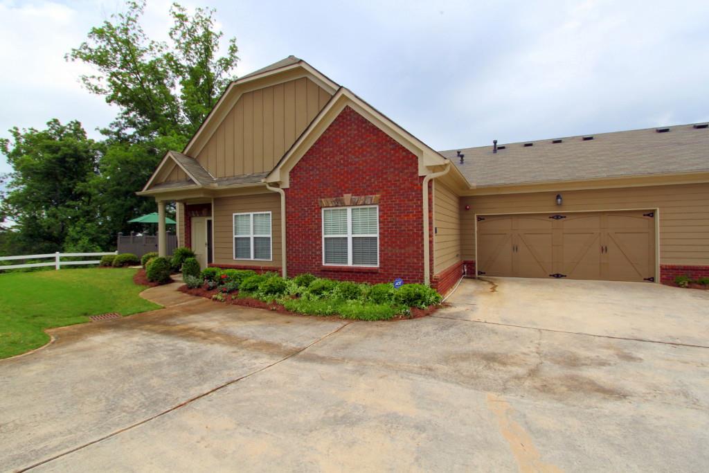 126 Glens Dr., Woodstock, GA 30188