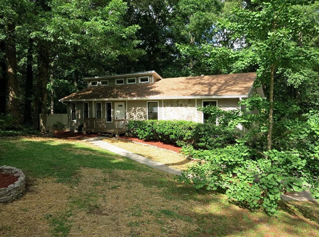 175 Little Brook Dr., Woodstock, GA 30188