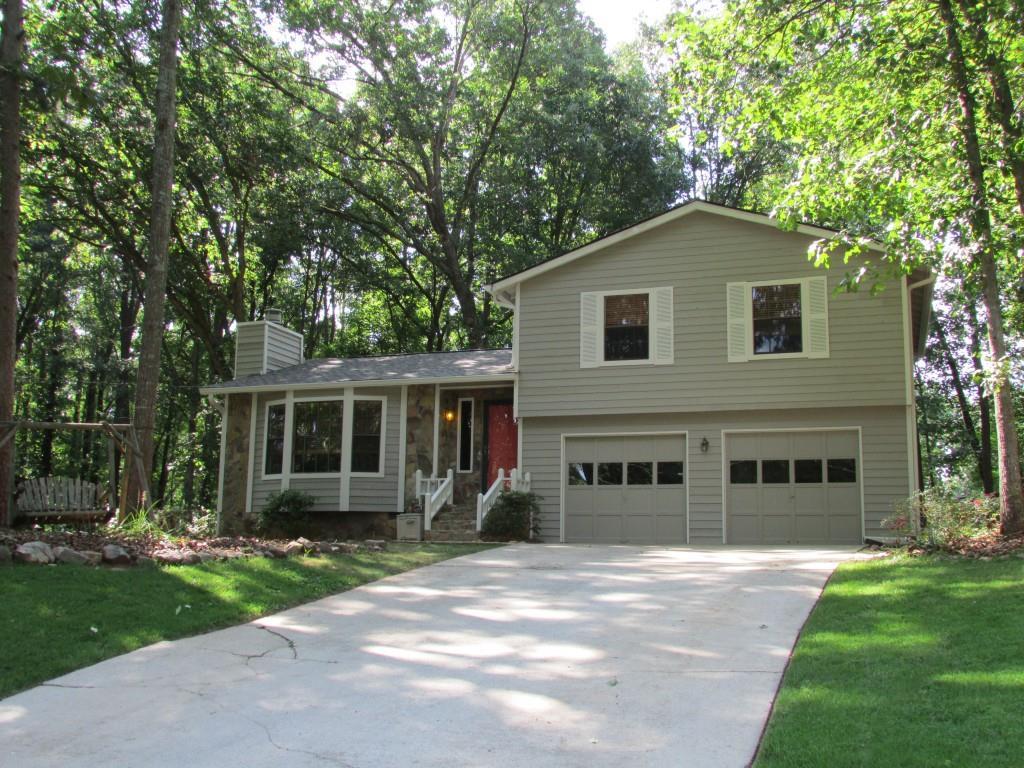 5023 Abbey Ln., Lilburn, GA 30047