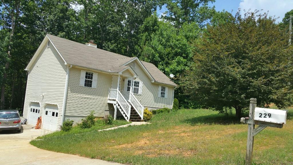 229 Spring Leaf Dr., Dallas, GA 30157