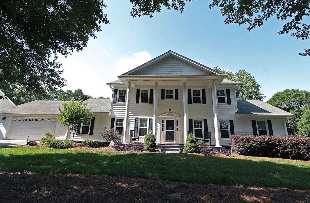 1678 Rangewood Dr., Lilburn, GA 30047
