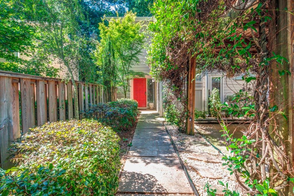 2077 Clairmeade Valley Rd., Atlanta, GA 30329