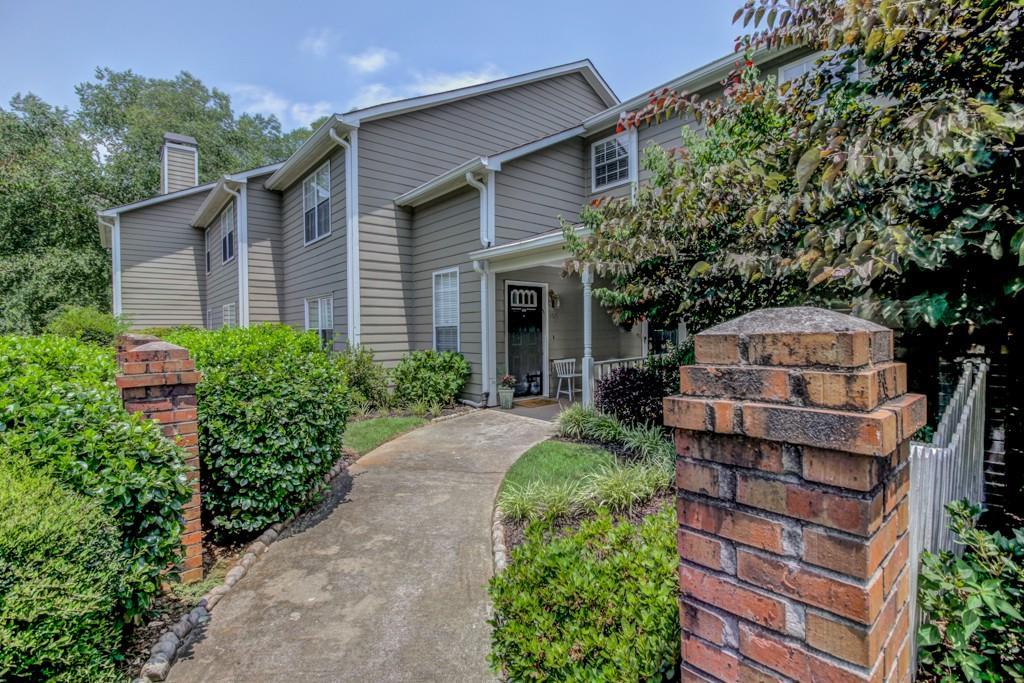 1515 Oakridge Ct., Decatur, GA 30033