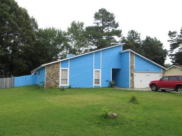 889 Glasgow Dr., Lilburn, GA 30047