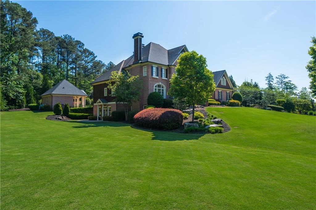580 Stonemoor Cir., Roswell, GA 30075