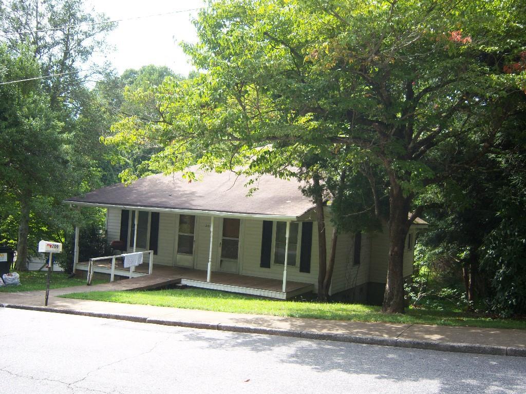 209 Alpine St., Canton, GA 30114