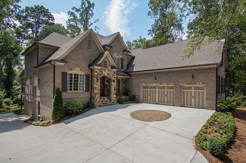 395 Pinecrest Rd., Atlanta, GA 30342