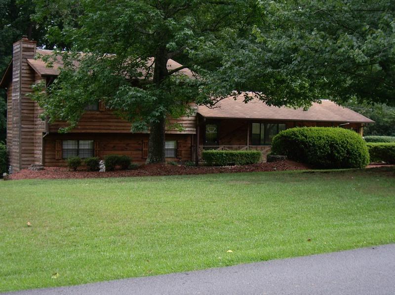 4378 Shady Dr., Lilburn, GA 30047