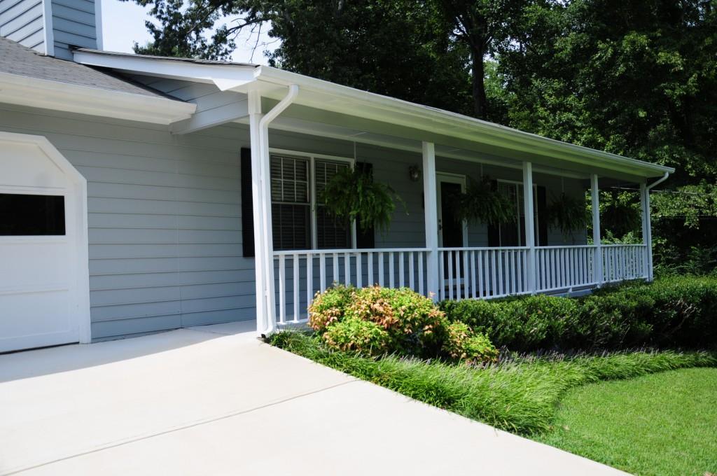 5637 Pinewood Dr., Flowery Branch, GA 30542