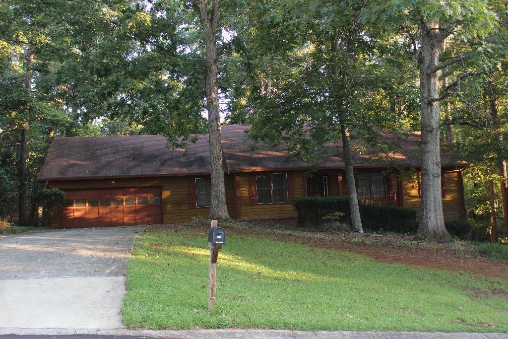 1537 Ridgewood Dr., Lilburn, GA 30047