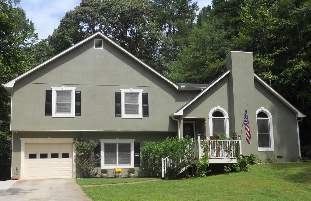 207 Davis Ct., Hiram, GA 30141