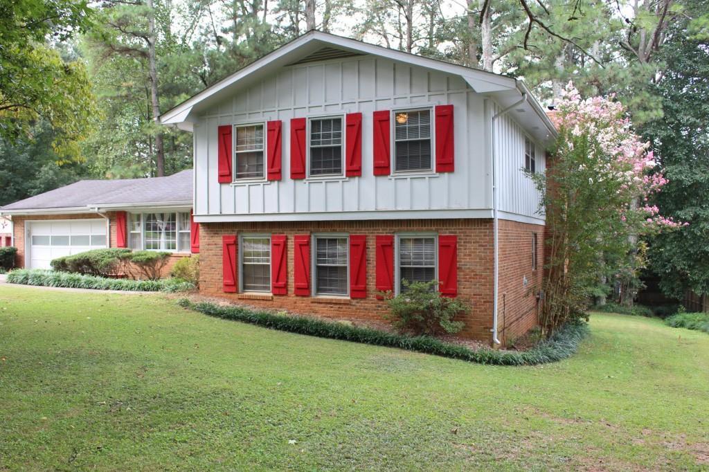 2204 Pine Point Dr., Lawrenceville, GA 30043