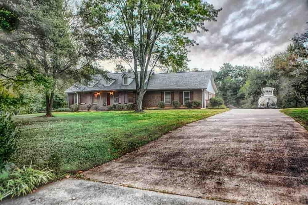 1715 Jackson Ct., Cumming, GA 30040