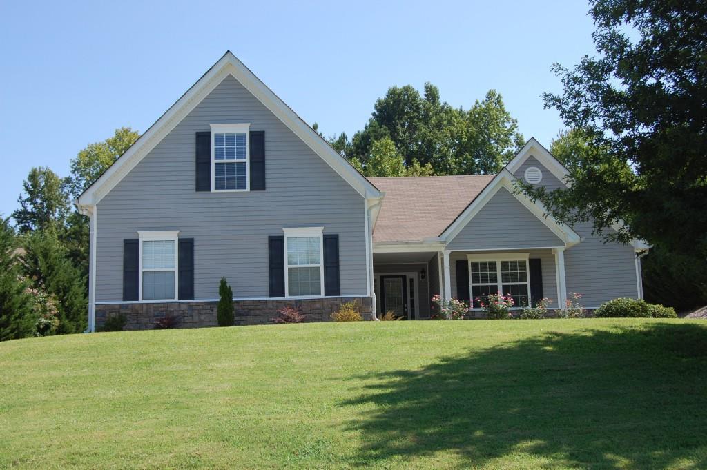 6442 Mossy Boulder Dr., Flowery Branch, GA 30542