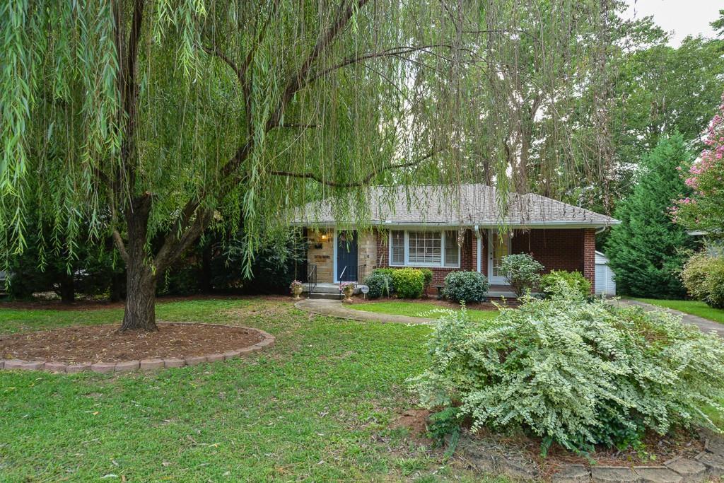 967 Shadowridge Dr., Atlanta, GA 30316