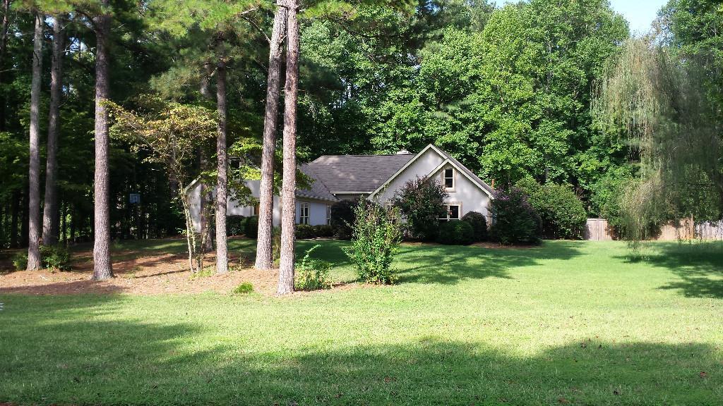 812 Pinehurst Dr., Woodstock, GA 30188