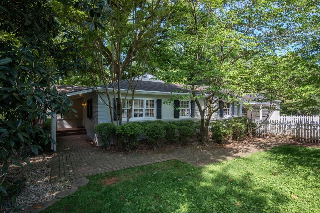 2560 Ridgemore Rd., Atlanta, GA 30318
