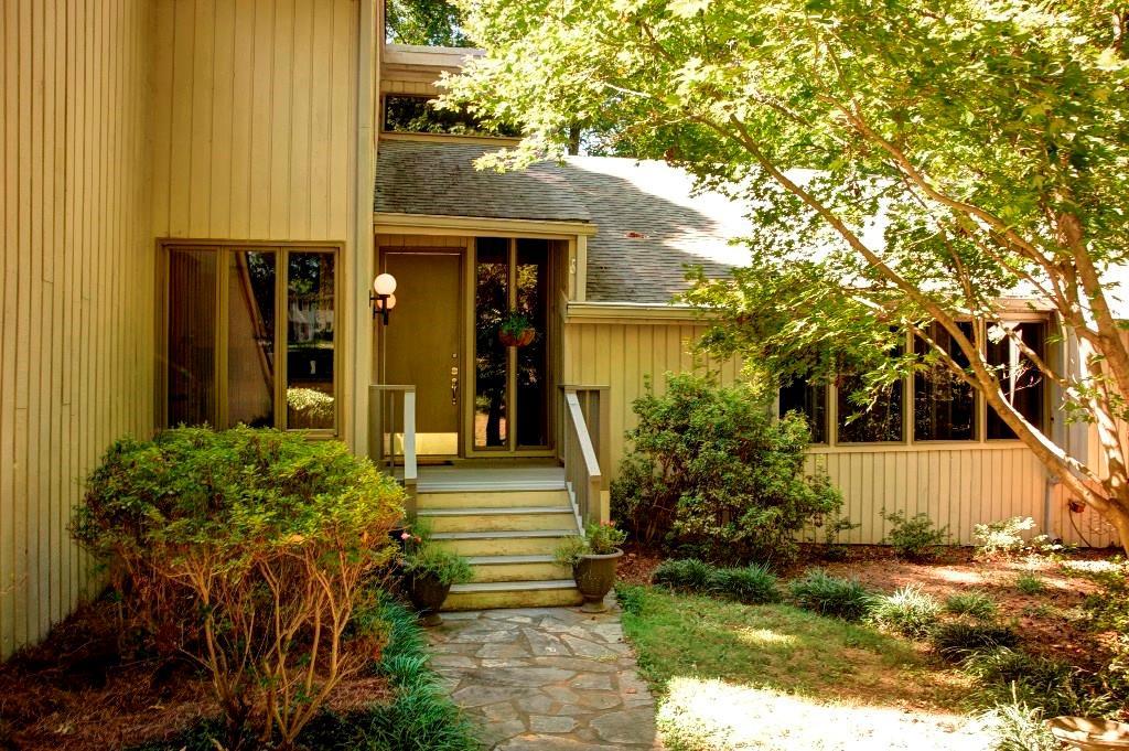 1611 Club View Ct., Kennesaw, GA 30144