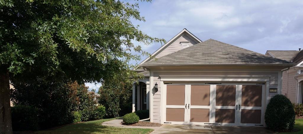 6389 Rockpoint Ln., Hoschton, GA 30548