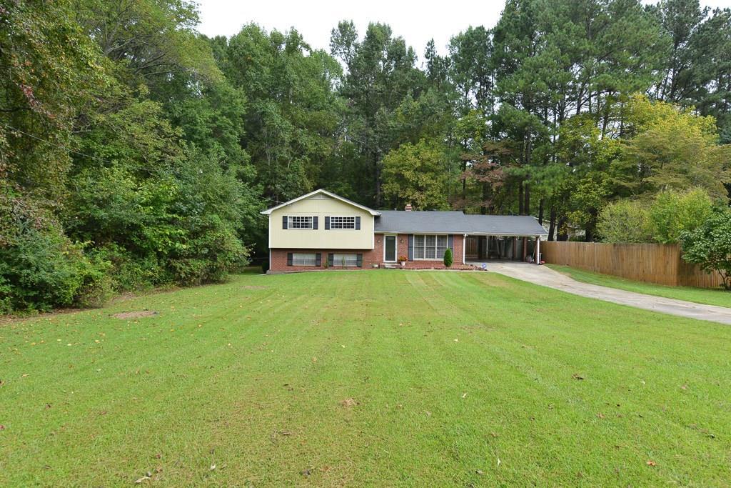 2448 Falls River Dr., Lithia Springs, GA 30122