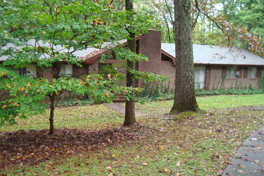 879 Sunset Dr., Canton, GA 30114