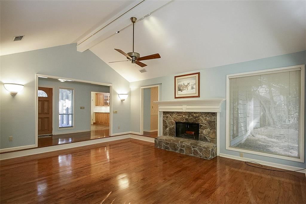 9595 Hillside Dr., Roswell, GA 30076