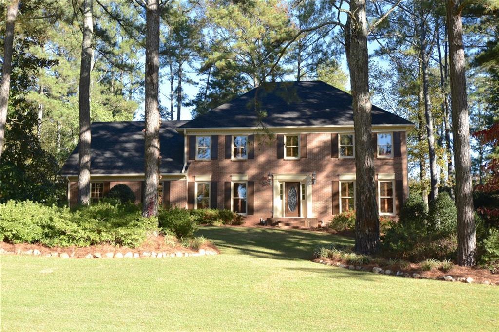 225 Brook Valley Dr., Roswell, GA 30075