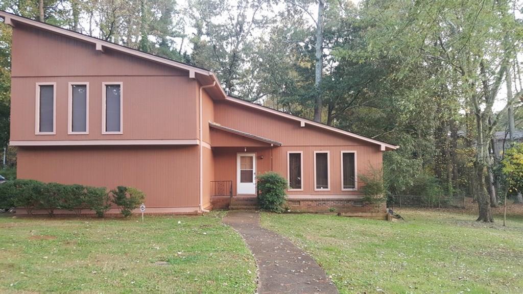 795 Rockborough Dr., Stone Mountain, GA 30083