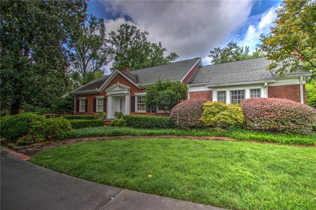 2950 Ridgewood Rd., Atlanta, GA 30327