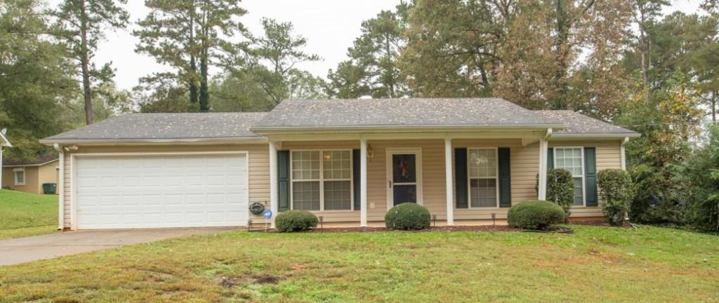 102 S Circle Dr., Ellenwood, GA 30294