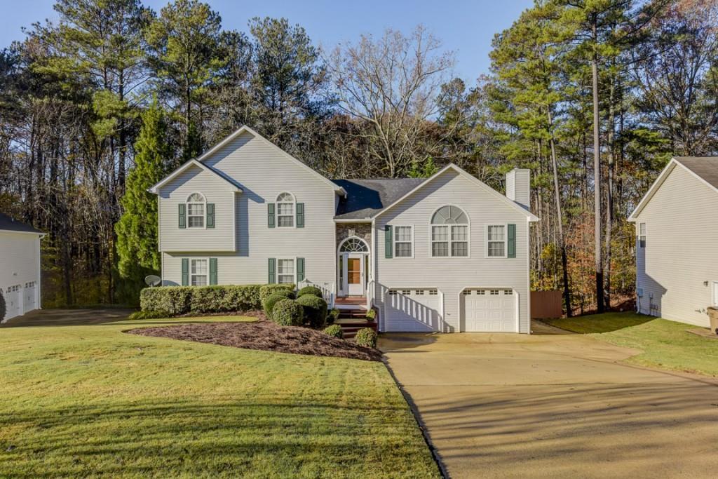 2016 Queensbury Dr., Acworth, GA 30102