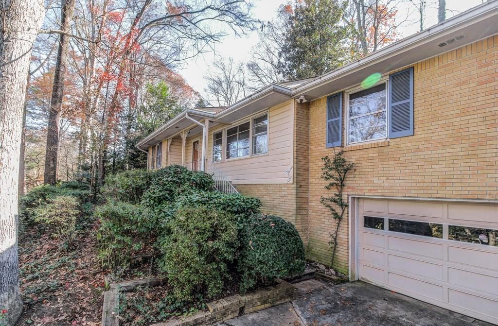 895 Starlight Dr., Atlanta, GA 30342