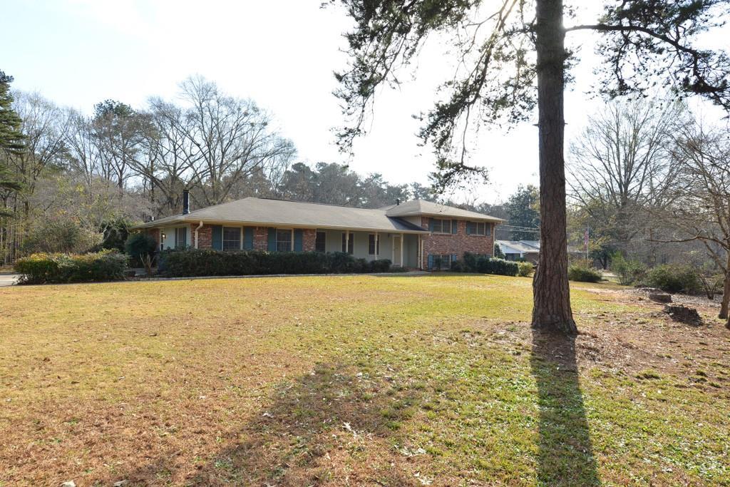 6860 Oak Leaf Dr., Fairburn, GA 30213