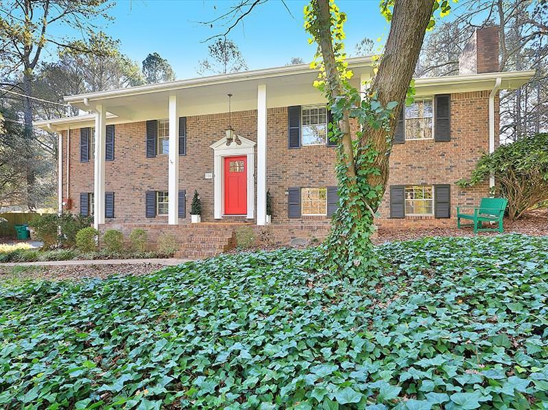 305 Briarwood Ct., Woodstock, GA 30188