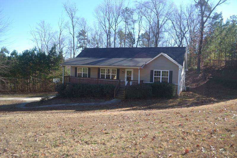 158 Birchwood Farms Ln., Dallas, GA 30132