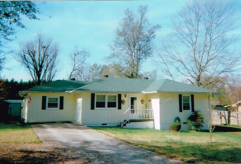 246 Hilltop Ln., Toccoa, GA 30577