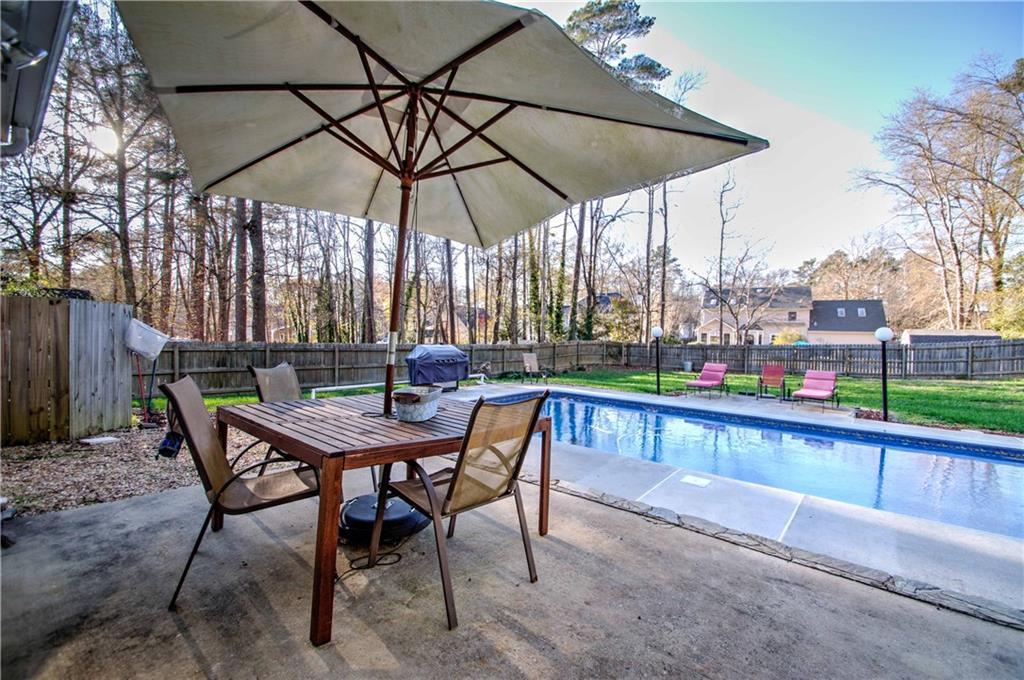 302 Marble Ct., Peachtree City, GA 30269
