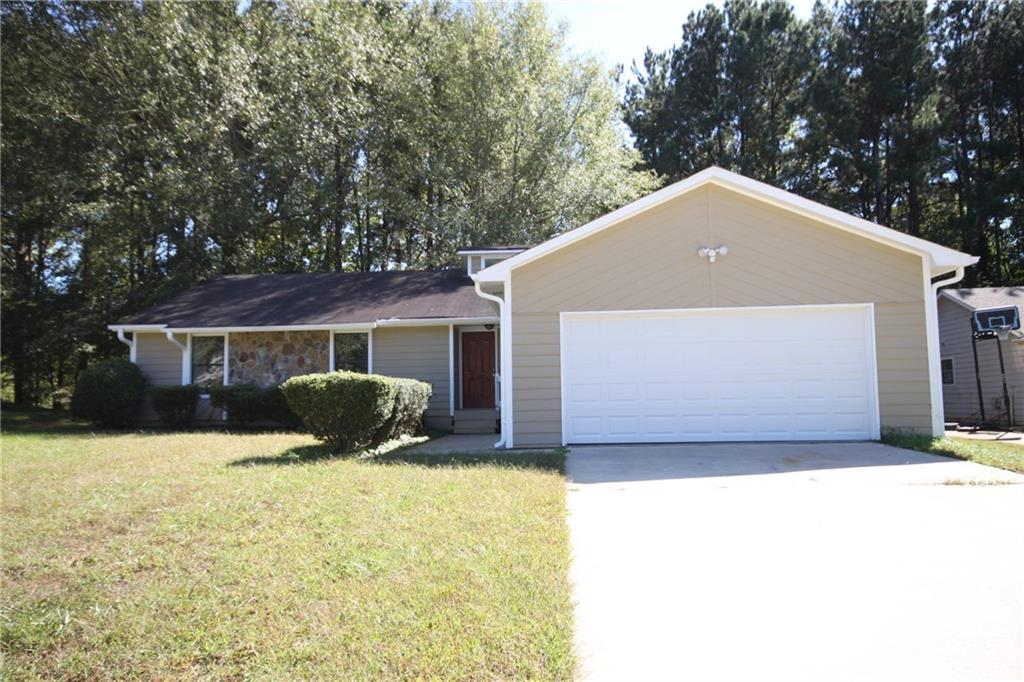 1299 Bugle Ct., Hampton, GA 30228