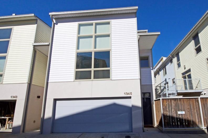 1345 Stirling Ct., Atlanta, GA 30318