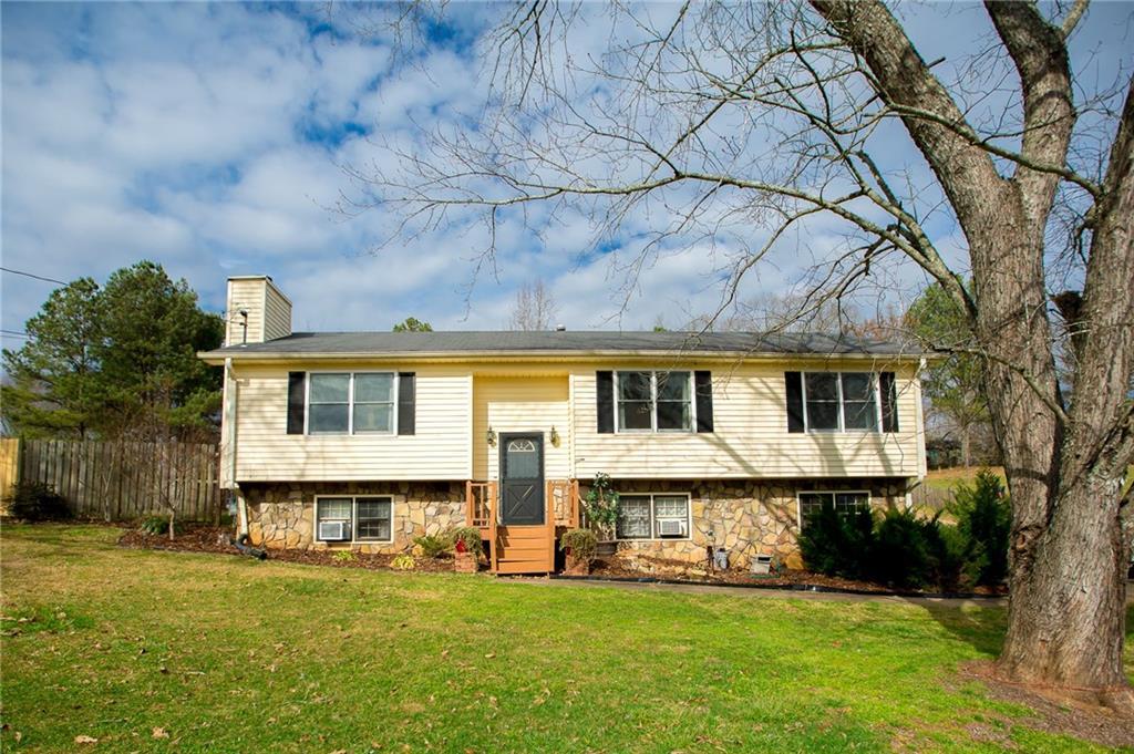 311 Hill Crest Cir., Woodstock, GA 30188