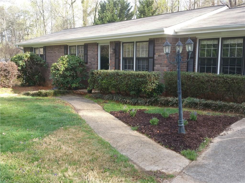 406 Creek Valley Dr., Woodstock, GA 30188