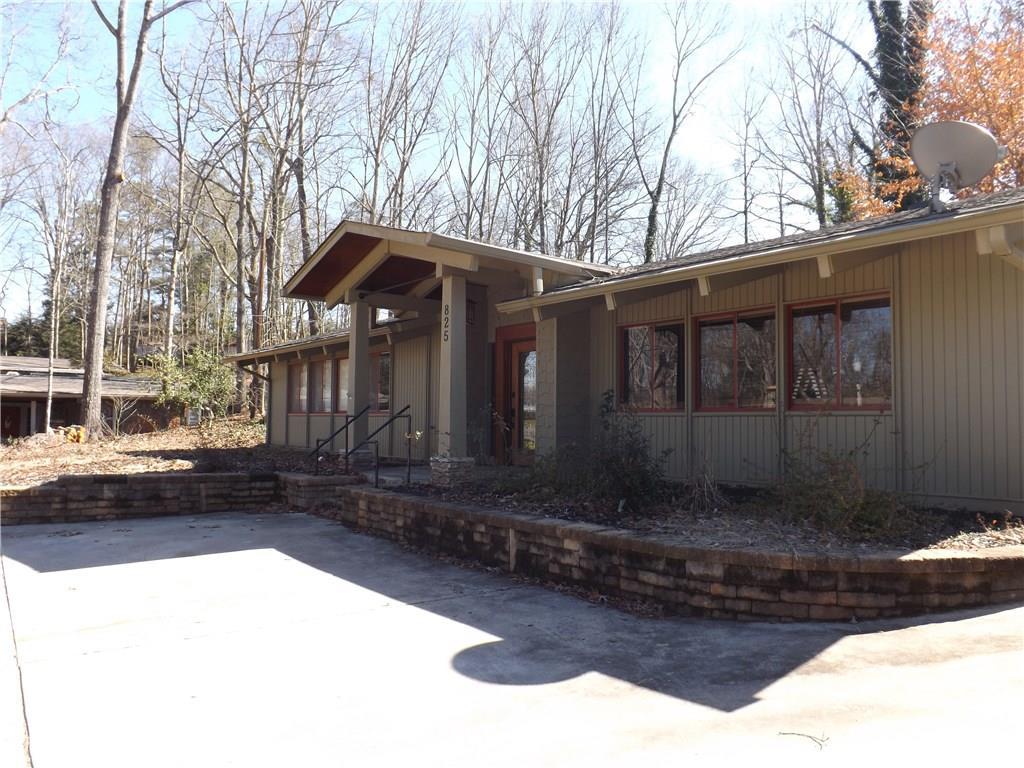 825 Sherwood Rd., Gainesville, GA 30501