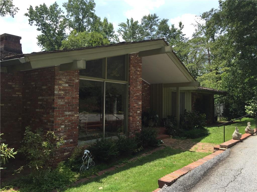 1067 Dixon Dr., Gainesville, GA 30501