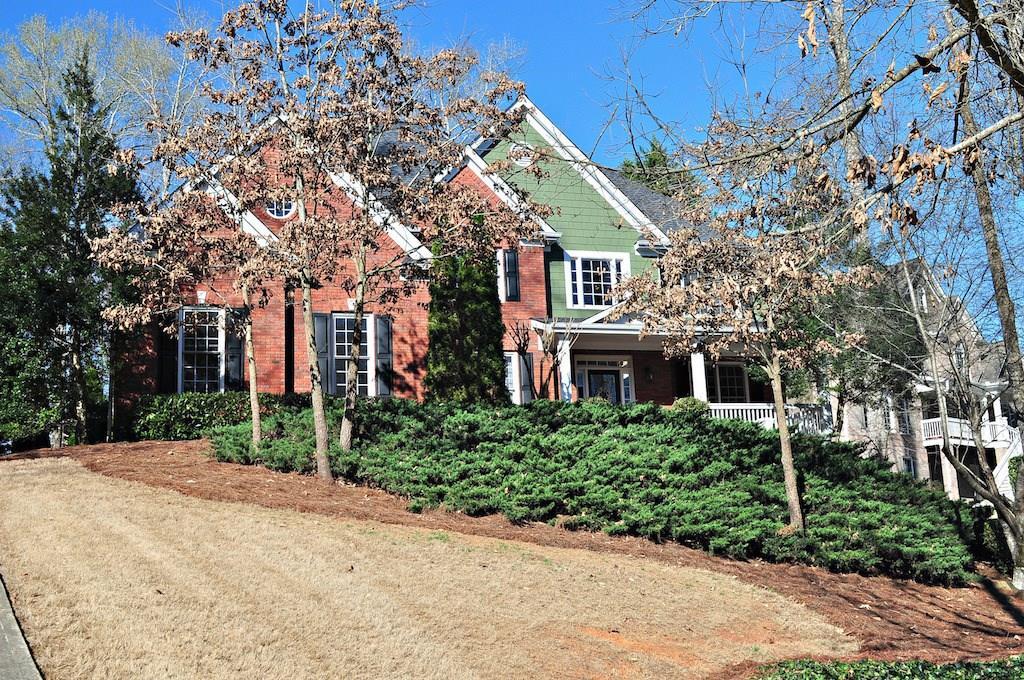 4018 Hickory Fairway Dr., Woodstock, GA 30188