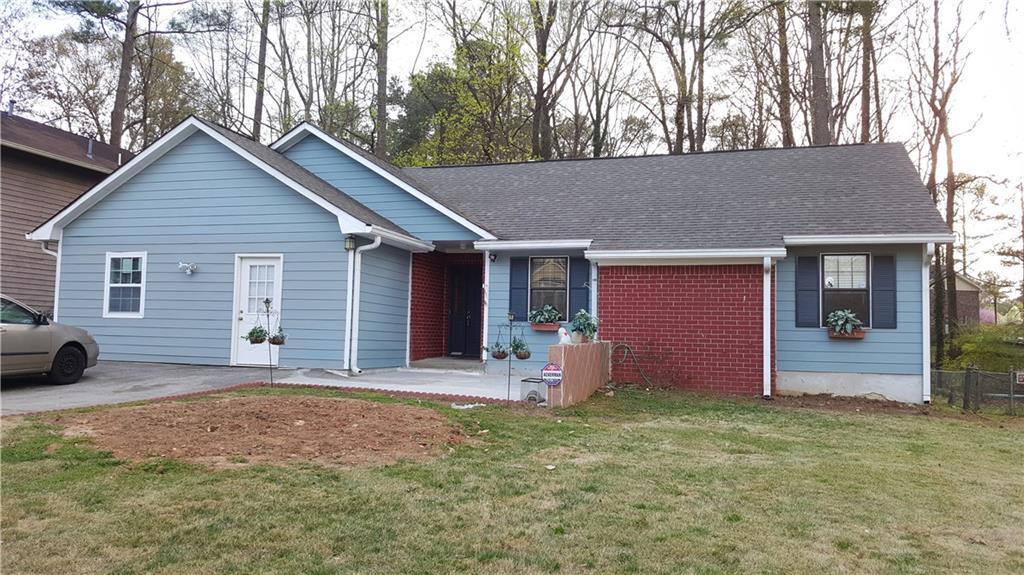 208 Timothy Ln., Lilburn, GA 30047