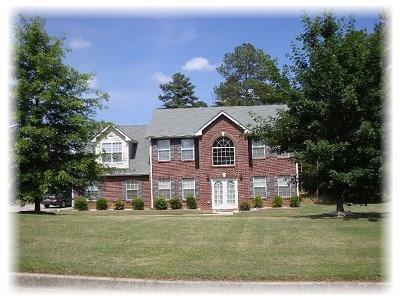 5435 Beaver Lake Dr., Powder Springs, GA 30127